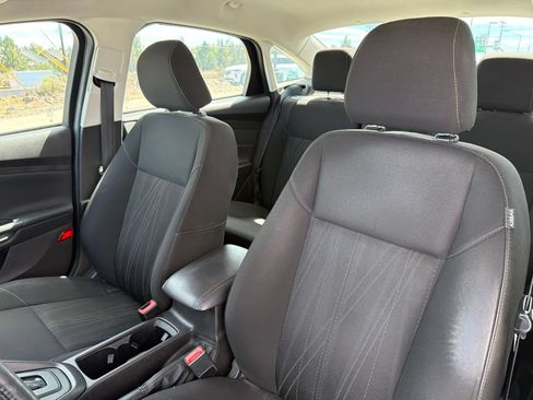 Used 2017 Ford Focus SE w/ Cold Weather Package FWD image 19