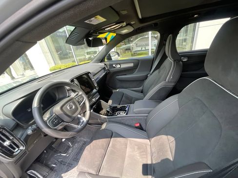 Used 2025 Volvo XC40 B5 Plus AWD/4WD image 21