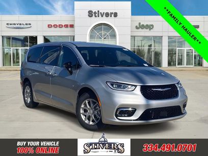 New 2026 Chrysler Pacifica Select