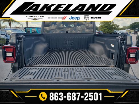 Used 2024 Jeep Gladiator Rubicon w/ Technology Group AWD/4WD image 8