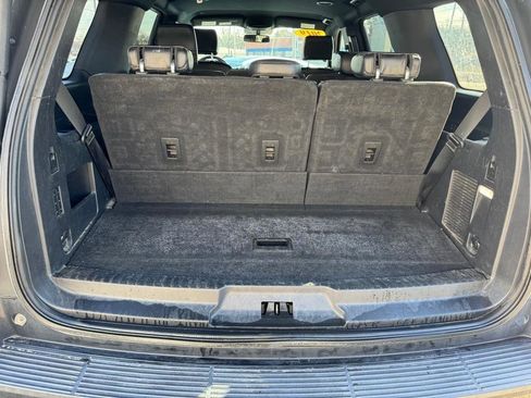 Used 2019 Ford Expedition XLT w/ Equipment Group 202A AWD/4WD image 23