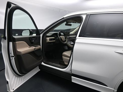 Used 2020 Lincoln Aviator Grand Touring w/ Elements Package Plus AWD/4WD image 8