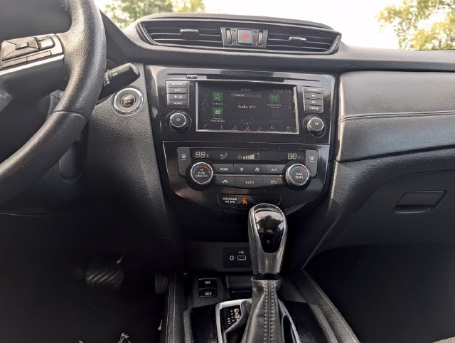 Used 2019 Nissan Rogue SL w/ Premium Package AWD/4WD image 18