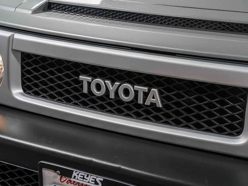 Used 2011 Toyota FJ Cruiser 4WD w/ Convenience Pkg image 8