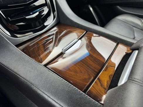 Used 2019 Cadillac Escalade Luxury AWD/4WD image 34