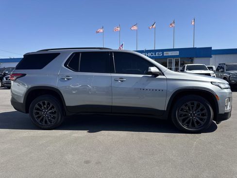 Used 2023 Chevrolet Traverse RS FWD image 4