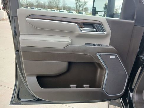 Used 2024 GMC Sierra 3500 SLT w/ SLT Premium Package image 11