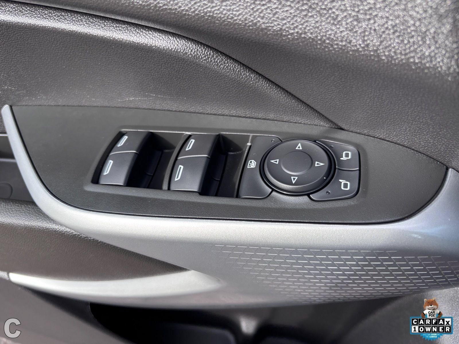 Used 2025 Chevrolet Trax RS w/ Driver Confidence Package FWD image 19
