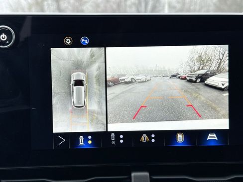 Used 2025 Chevrolet Equinox LT w/ Convenience Package II image 22