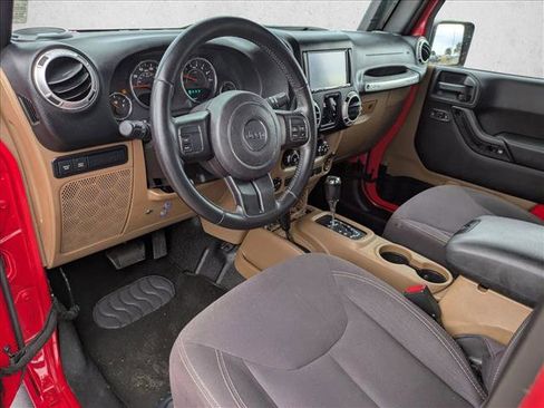 Used 2015 Jeep Wrangler Unlimited Rubicon w/ Max Tow Package image 10