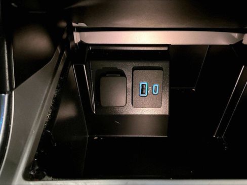 Certified 2022 Ford Explorer XLT w/ Equipment Group 202A image 32