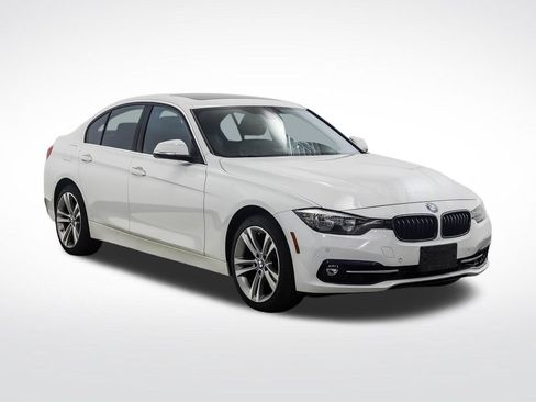 Used 2017 BMW 330i xDrive Sedan AWD/4WD image 7
