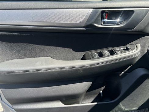 Used 2019 Subaru Outback 2.5i Premium image 11