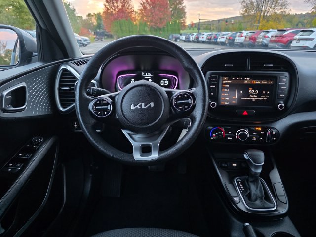 Certified 2025 Kia Soul LX w/ LX Technology Package FWD image 19