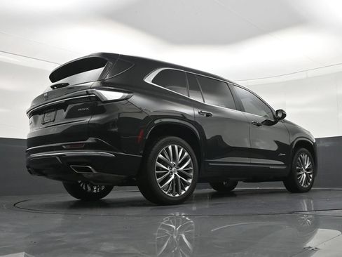 Used 2025 Buick Enclave Avenir w/ Trailering Package, 5000 lbs. FWD image 29