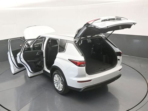 Used 2023 Mitsubishi Outlander ES image 66