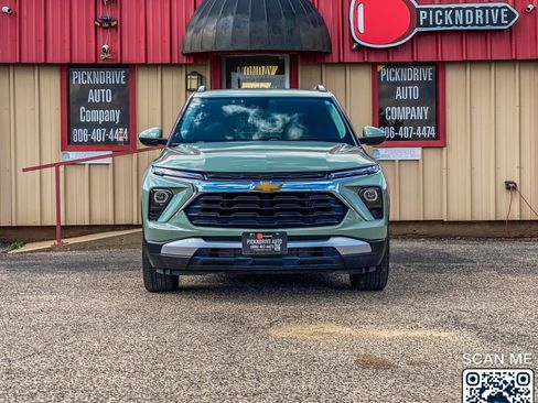 Used 2025 Chevrolet TrailBlazer LT w/ Driver Confidence Package FWD image 3