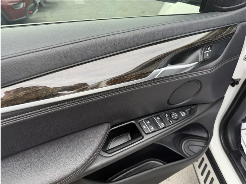 Used 2019 BMW X6 sDrive35i w/ Convenience Package RWD image 14
