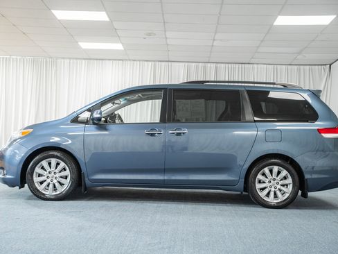 Used 2014 Toyota Sienna Limited image 5