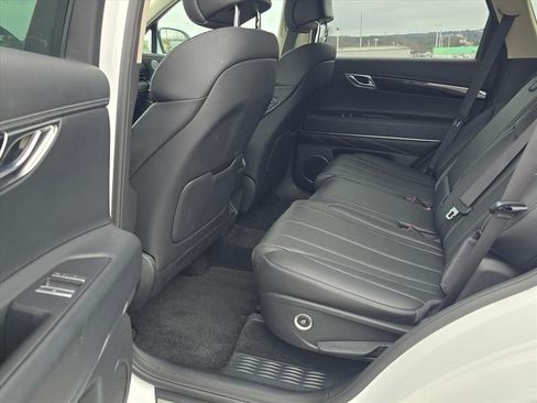 Used 2025 Genesis GV80 2.5T Standard image 9