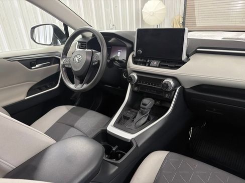 Used 2024 Toyota RAV4 XLE w/ Convenience Package FWD image 20