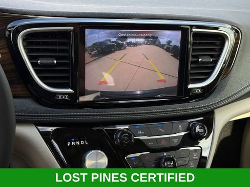 Used 2023 Chrysler Pacifica Limited FWD image 16