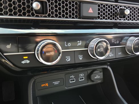 Used 2024 Honda Civic Touring image 31