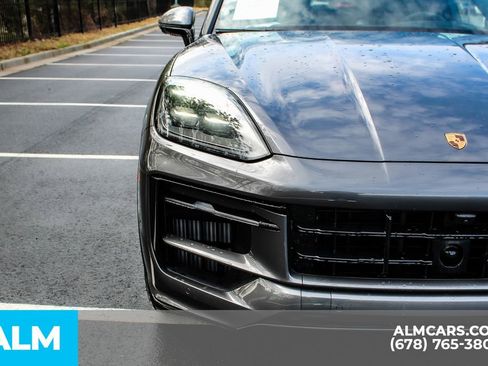 Used 2025 Porsche Cayenne GTS w/ Technology Package image 11