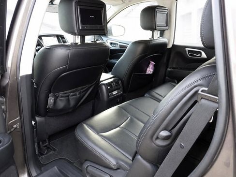 Used 2015 Nissan Pathfinder Platinum w/ Family Entertainment Package AWD/4WD image 8