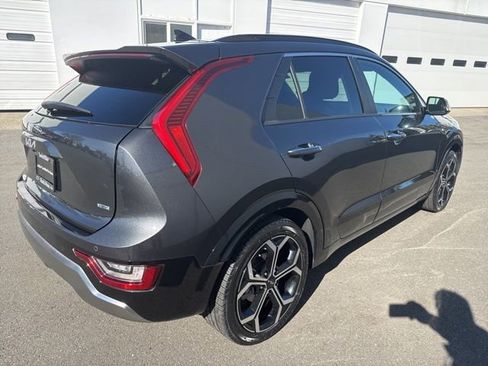 Certified 2023 Kia Niro SX Touring image 6