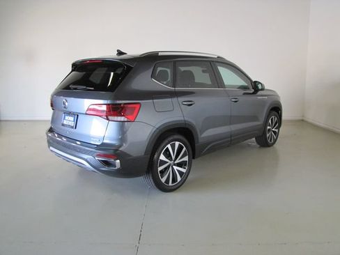 Used 2023 Volkswagen Taos SE w/ Panoramic Sunroof Package AWD/4WD image 25