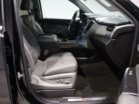 Used 2018 Chevrolet Suburban LT image 24