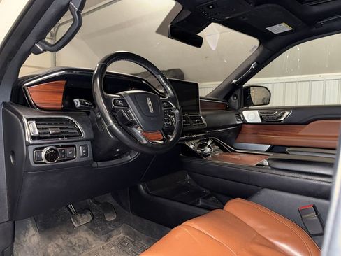 Used 2018 Lincoln Navigator L Reserve w/ Technology Package image 25