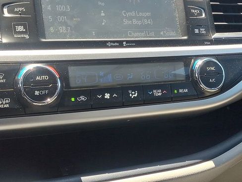 Used 2014 Toyota Highlander Limited AWD/4WD image 17