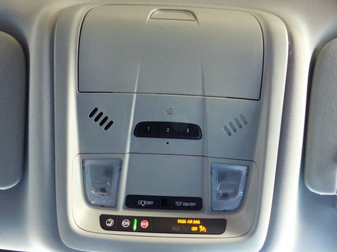 Used 2021 Chevrolet Blazer LT image 31