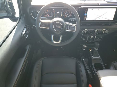 Used 2025 Jeep Wrangler Sahara image 15