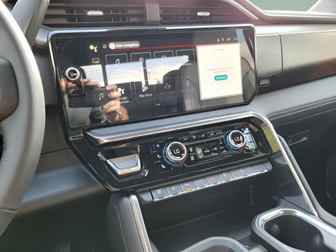 New 2026 GMC Sierra 3500 Denali w/ Denali Reserve Package image 22