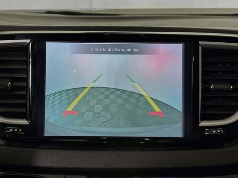 Used 2025 Chrysler Pacifica Select image 25