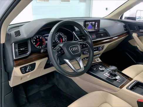 Used 2018 Audi Q5 2.0T Premium w/ Convenience Package AWD/4WD image 2