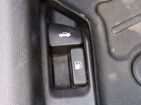 Used 2021 Toyota Corolla LE image 14