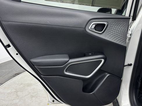 Used 2023 Kia Soul LX w/ LX Technology Package image 27