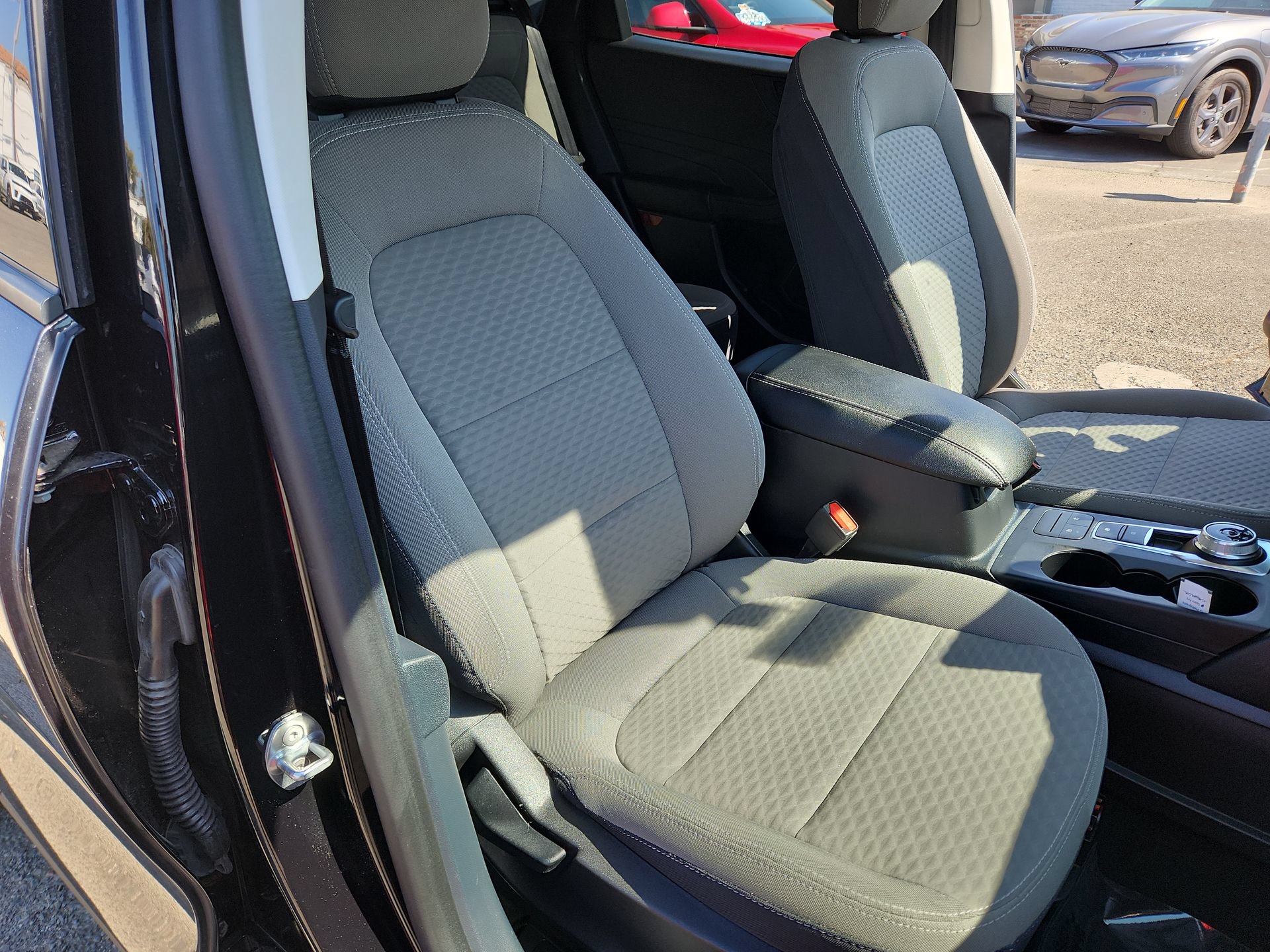 Used 2022 Ford Escape SE w/ Convenience Package FWD image 24