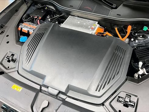 Used 2024 Audi Q8 e-tron Prestige w/ Prestige Package image 31