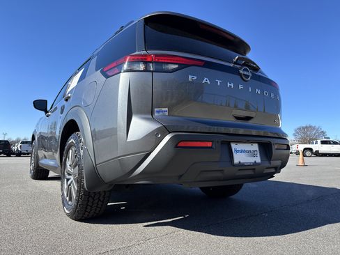 Used 2022 Nissan Pathfinder SV image 8