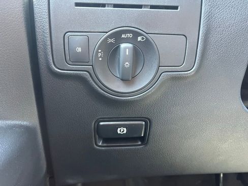 Used 2019 Mercedes-Benz Metris Passenger image 25