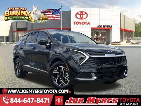 Used 2025 Kia Sportage LX image 1
