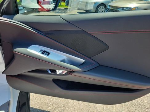 Used 2025 Chevrolet Corvette Z06 RWD image 17