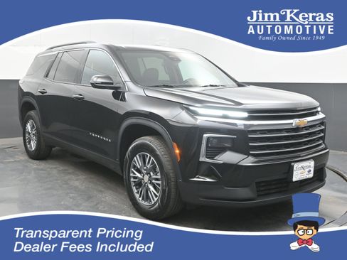 Used 2025 Chevrolet Traverse LT FWD image 1