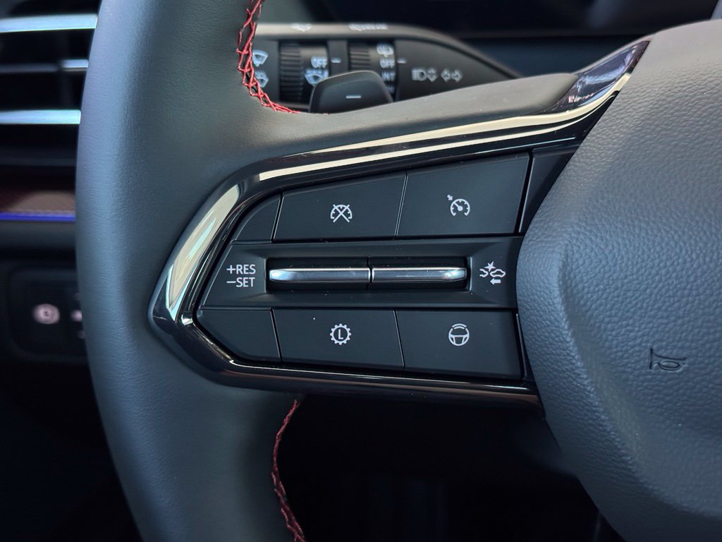 New 2027 Chevrolet Traverse RS w/ LPO, Floor Liner Package FWD image 33