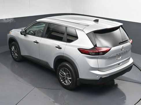 Used 2025 Nissan Rogue S image 33